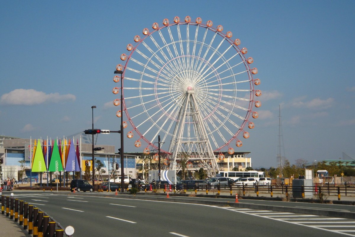 ชิงช้าสวรรค์ริมอ่าวกามาโกริ