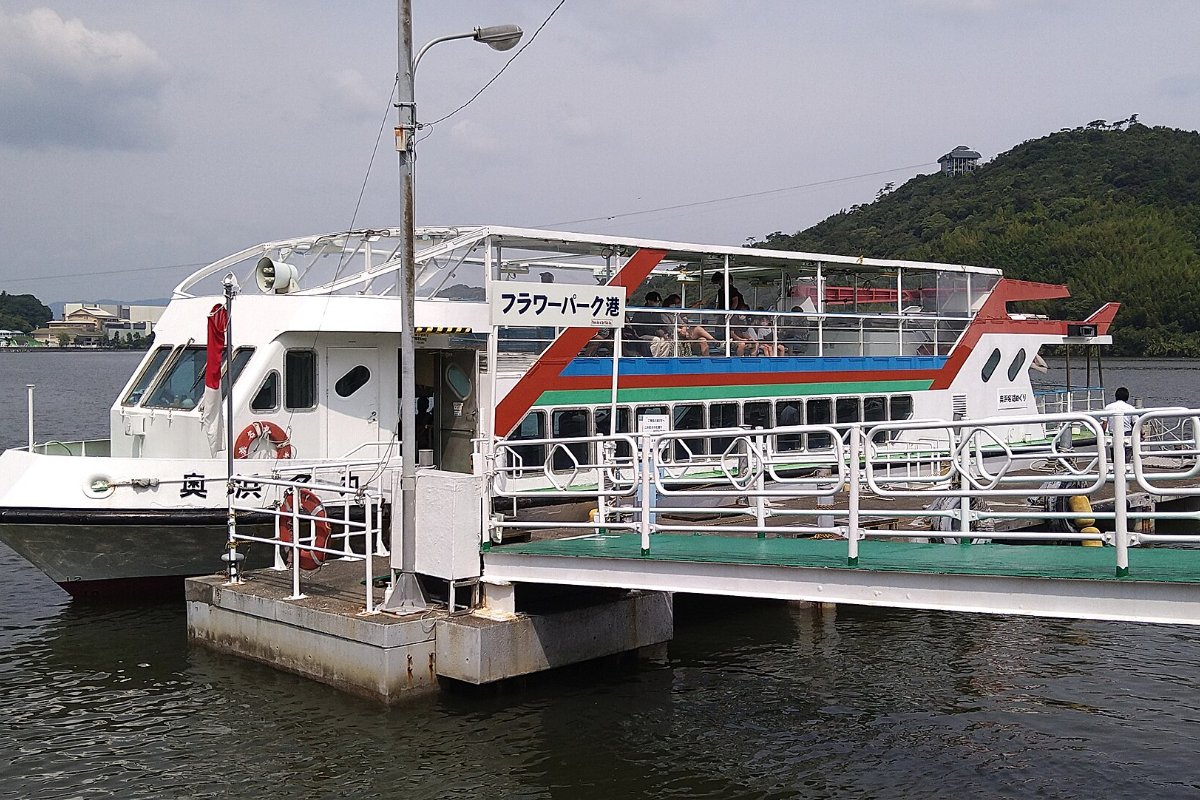 เรือท่องเที่ยวทะเลสาบฮามานะ