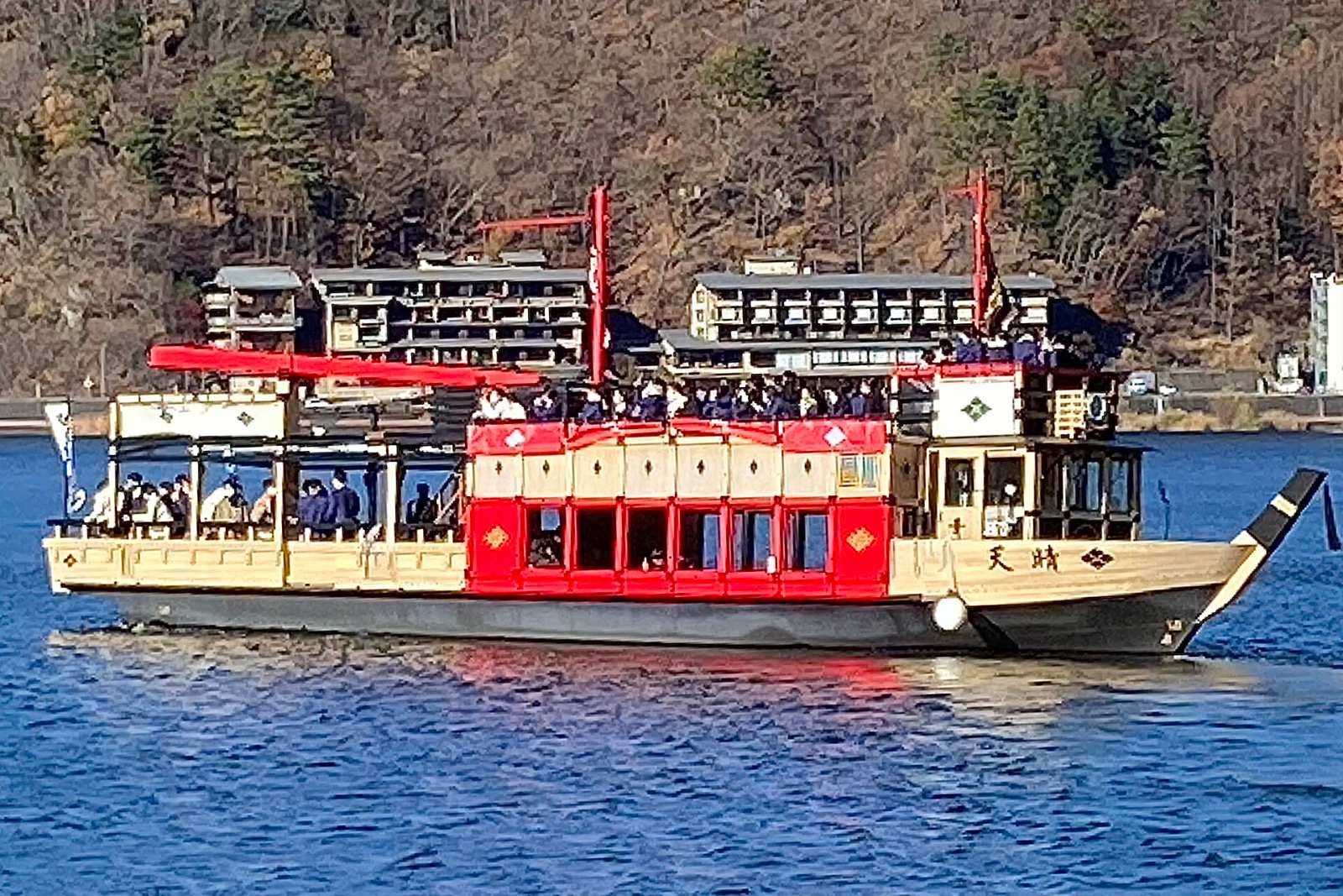เรือเที่ยวทะเลสาบอัปปาเระบนทะเลสาบคาวากุจิโกะ