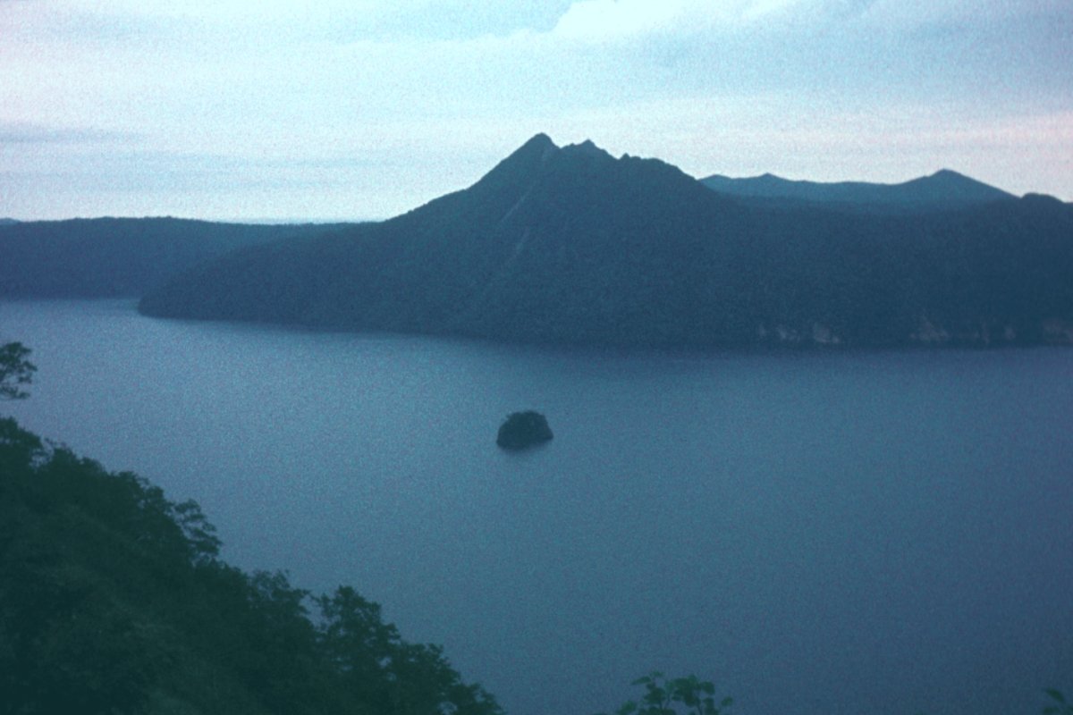 เกาะคามุยชุเล็ก ๆ กลางทะเลสาบมาชู