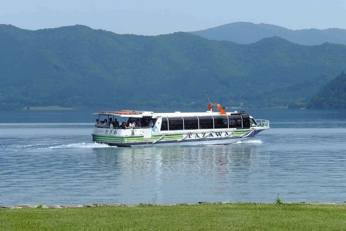 เรือชมทะเลสาบทาซาวะ