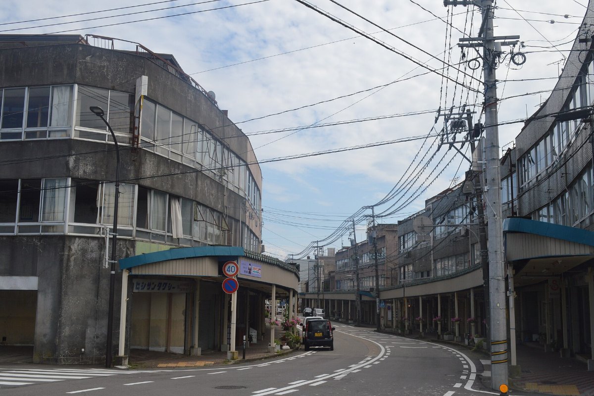 ถนนการ์ตูนในย่านกลางเมืองฮิมิ