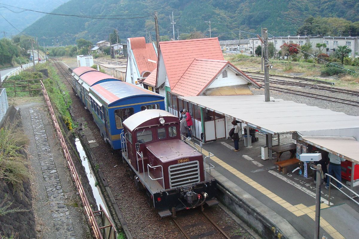รถไฟมินามิอาโสะที่สถานีทาเทโนะ
