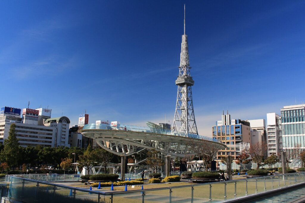 มิไรทาวเวอร์กลางสวนฮิสะยะโอดอริ