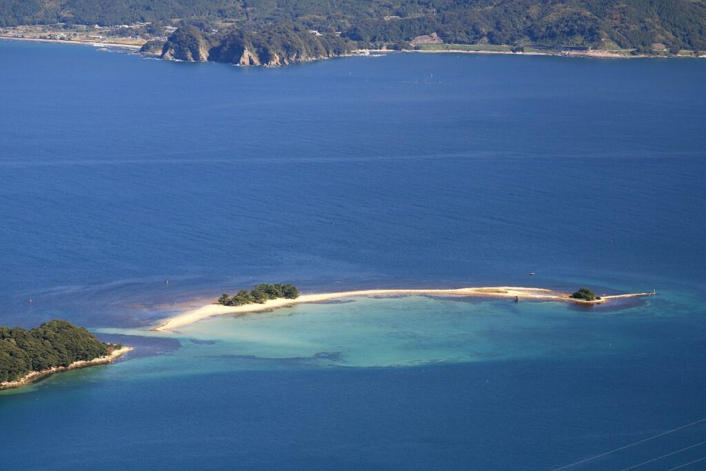 เกาะมิซึชิมะ｜เรือจากอิโระฮามะ 10 นาที ทะเลใสหาดขาว