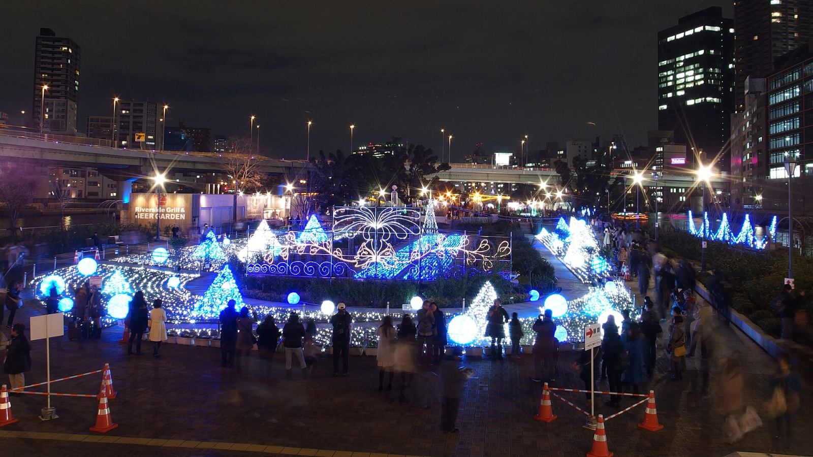ไฟประดับสวนกุหลาบนากาโนชิมะยามค่ำ