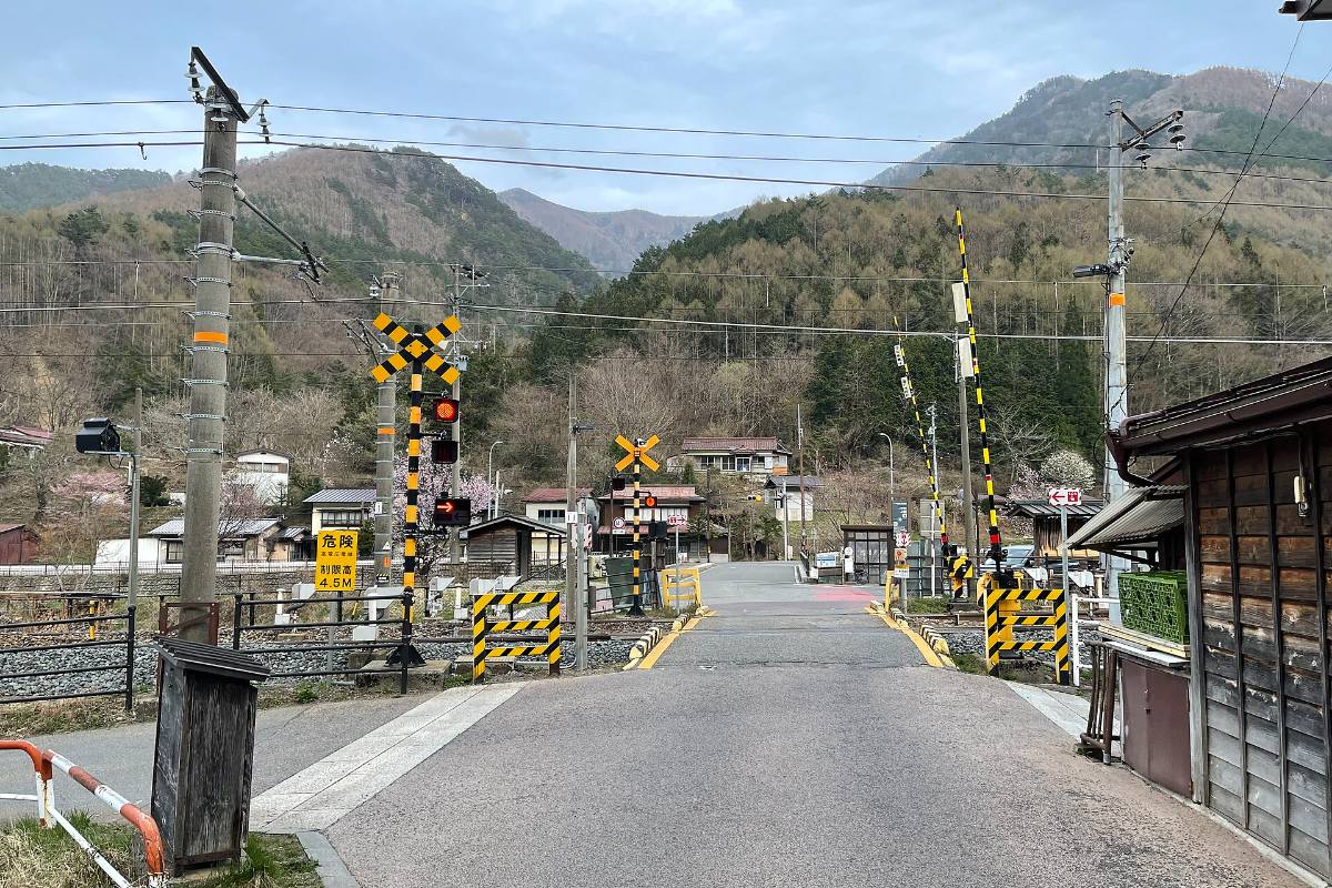 ทางรถไฟและสถานีใกล้นาราอิจุกุ
