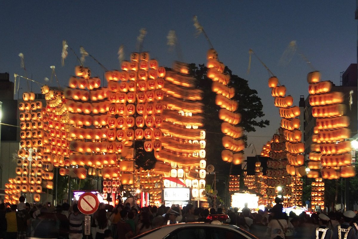 ขบวนคันโตะเสาโคมไฟสูงในเทศกาลคันโตะเมืองอาคิตะ