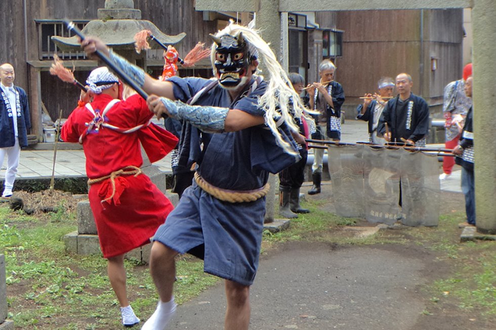 การแสดงรำในงานเทศกาลชูคุเนงิ เกาะซาโดะ