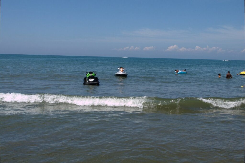 ชายหาดเทราโดมาริชูโอริมทะเลญี่ปุ่น เมืองนางาโอกะ