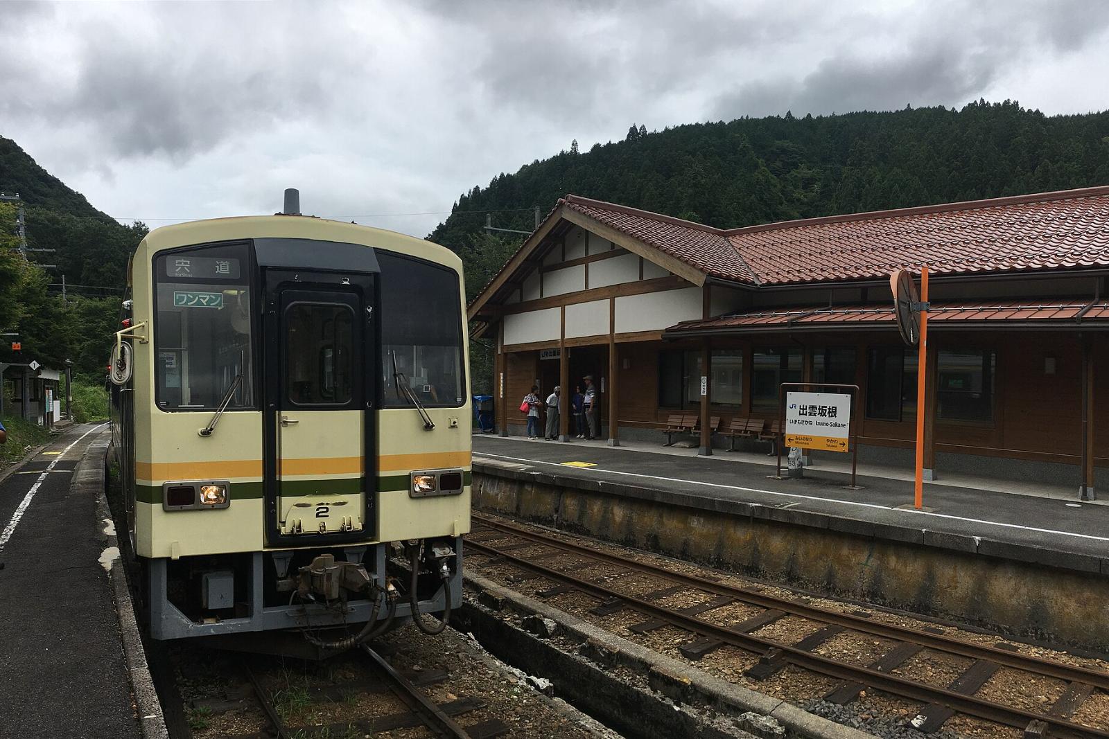 รถไฟสายคิสึกิช่วงสวิตช์แบ็กใกล้สถานีมิอิโนฮาระ