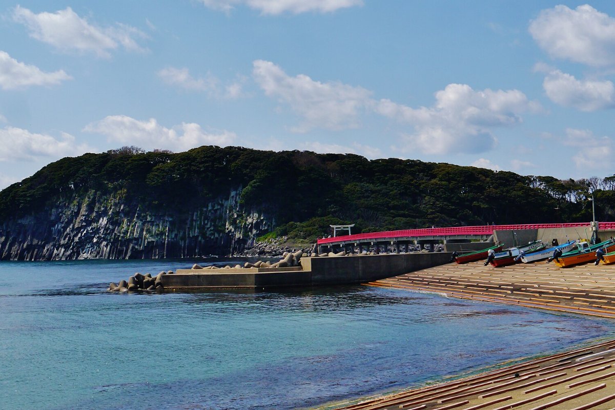 เกาะโอจิมะกับสะพานแดงทอดข้ามทะเล