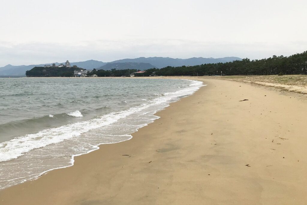 ชายหาดซากะ|5 หาดเล่นน้ำริมทะเลเก็นไก