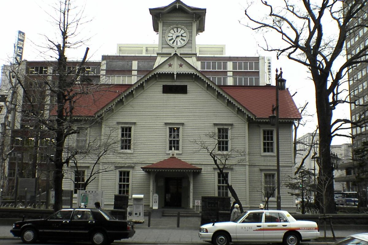 หอนาฬิกาซัปโปโรอาคารไม้ปี 1878 กลางเมือง