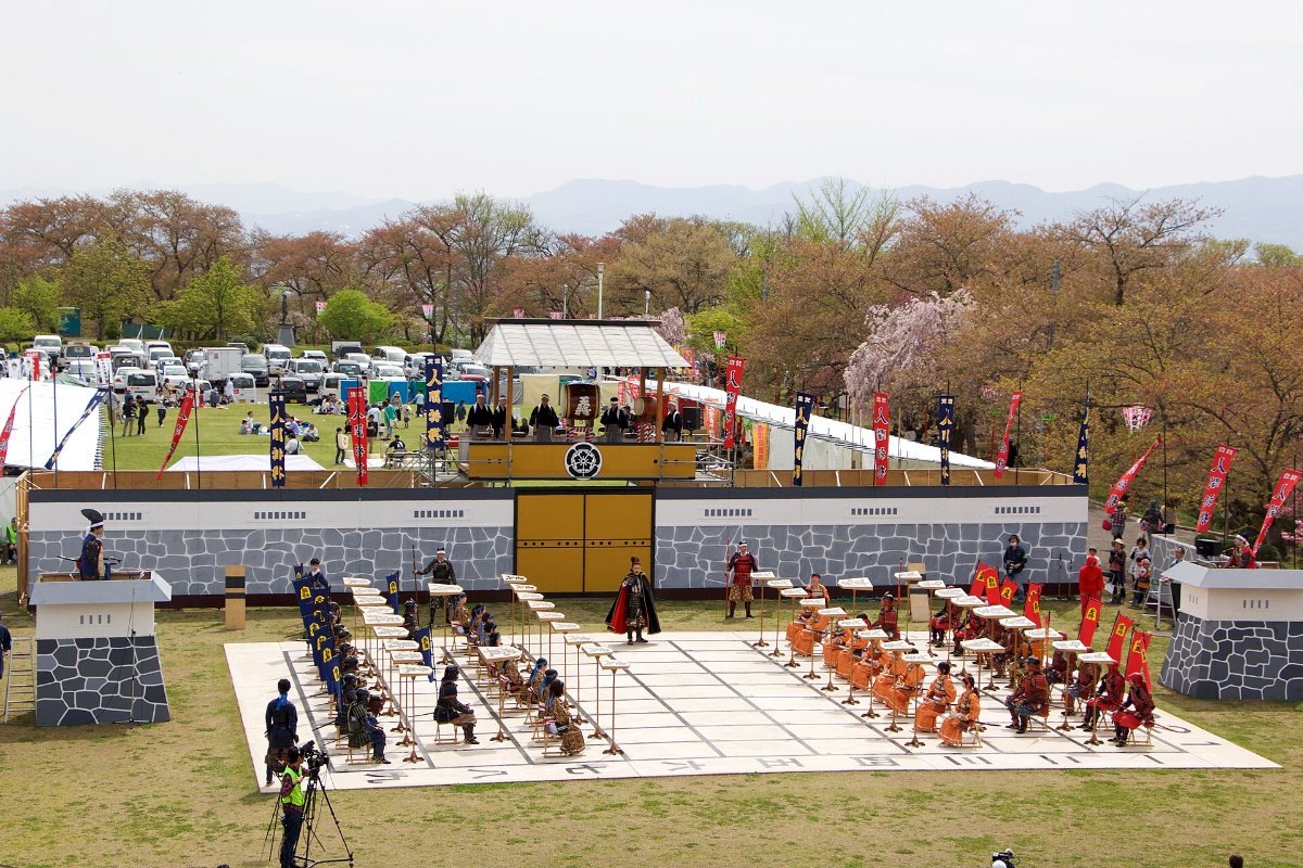 งานโชกิคนจริงบนภูเขาไมซูรุ เมืองเท็นโด