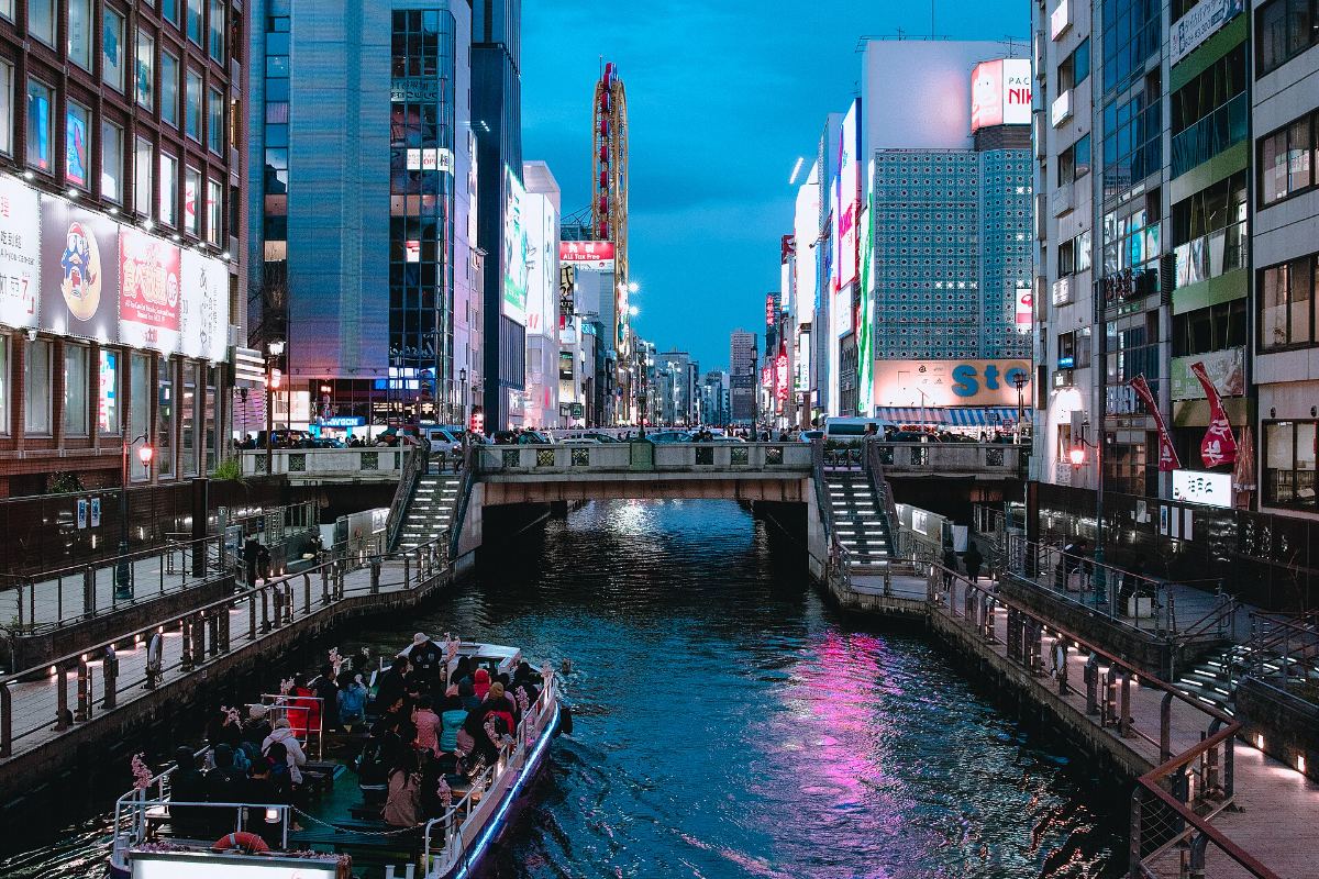 คลองโดทงโบริและสะพานกลางย่านนัมบะ