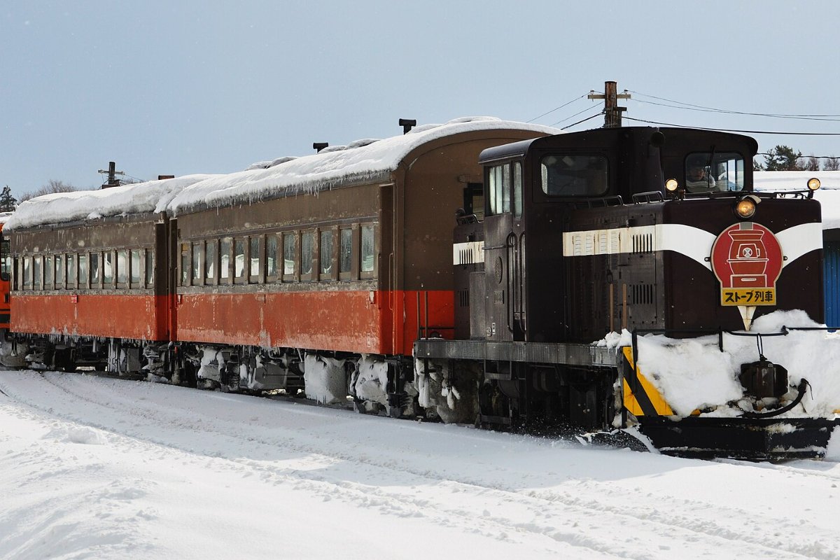 รถไฟสึการุ