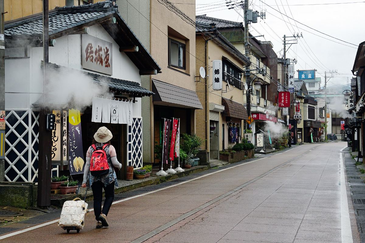 ถนนร้านค้าในเมืองออนเซ็นสึกิโอกะ