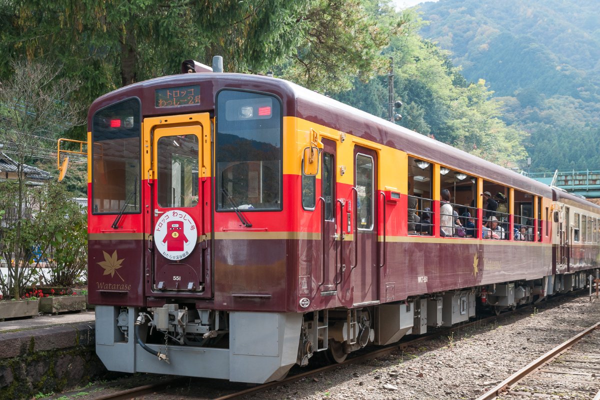 รถไฟท้องถิ่นวาตาราเซะ