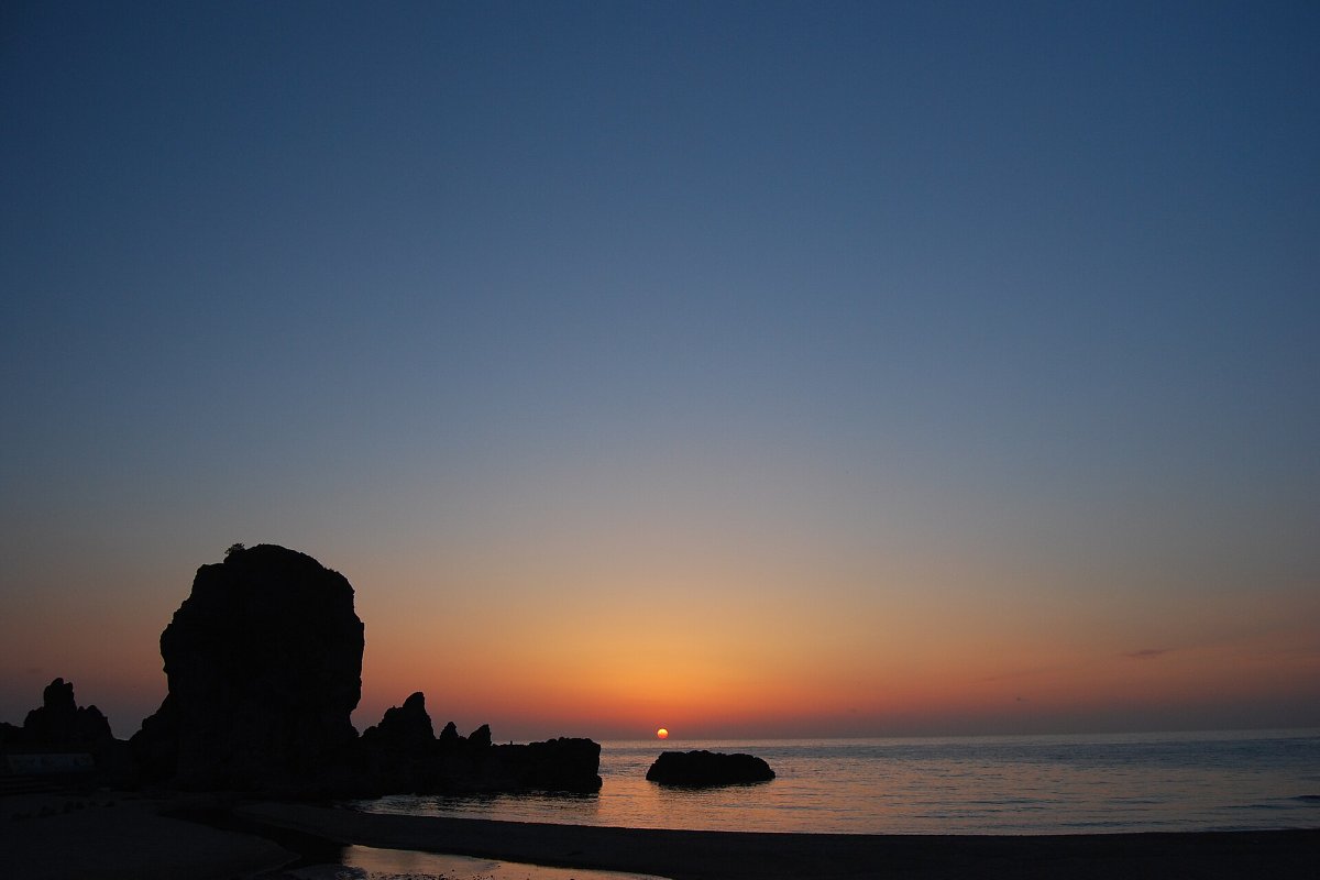 หาดมิเซะ เมืองสึรุโอกะ ชายหาดทรายและทะเลญี่ปุ่นในวันฤดูร้อน