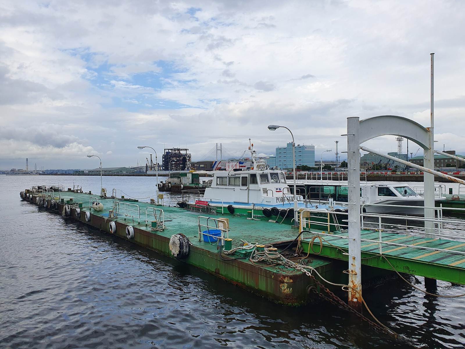 ท่าเรือบัสทะเลในสวนยามาชิตะ