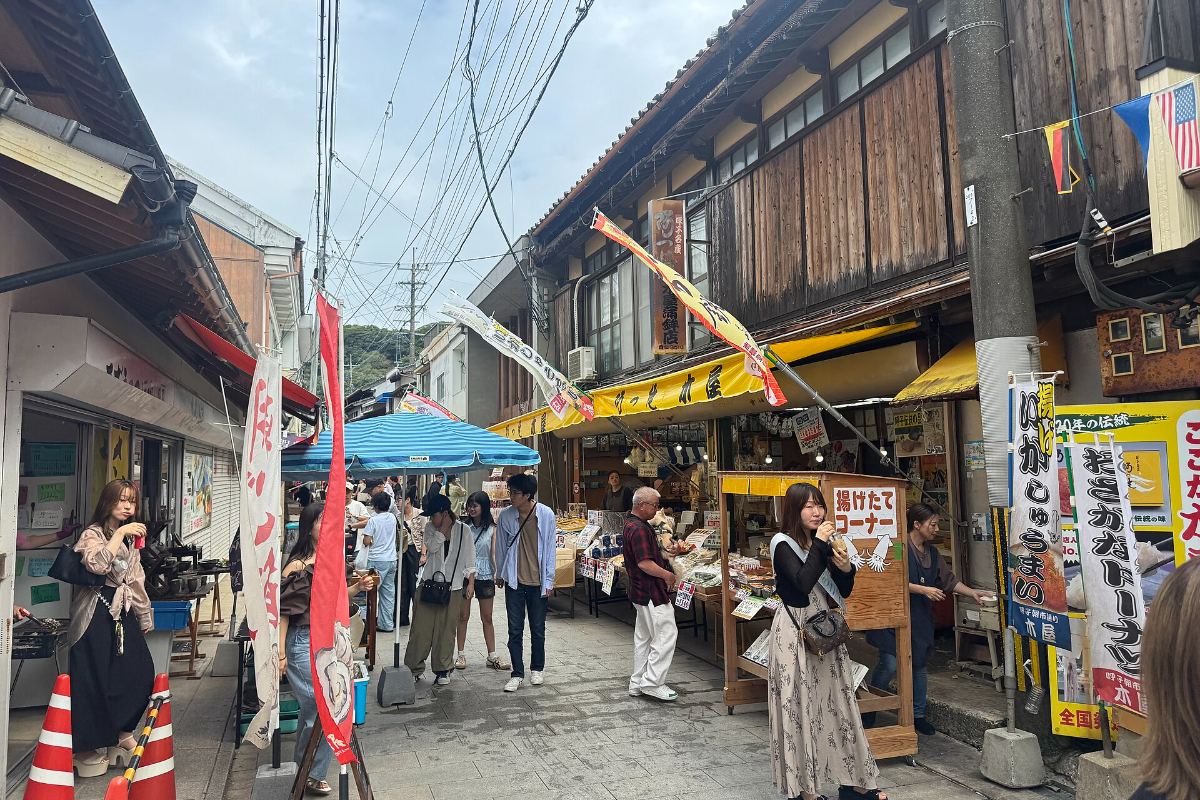 ถนนตลาดเช้าโยบุโกะช่วงสาย