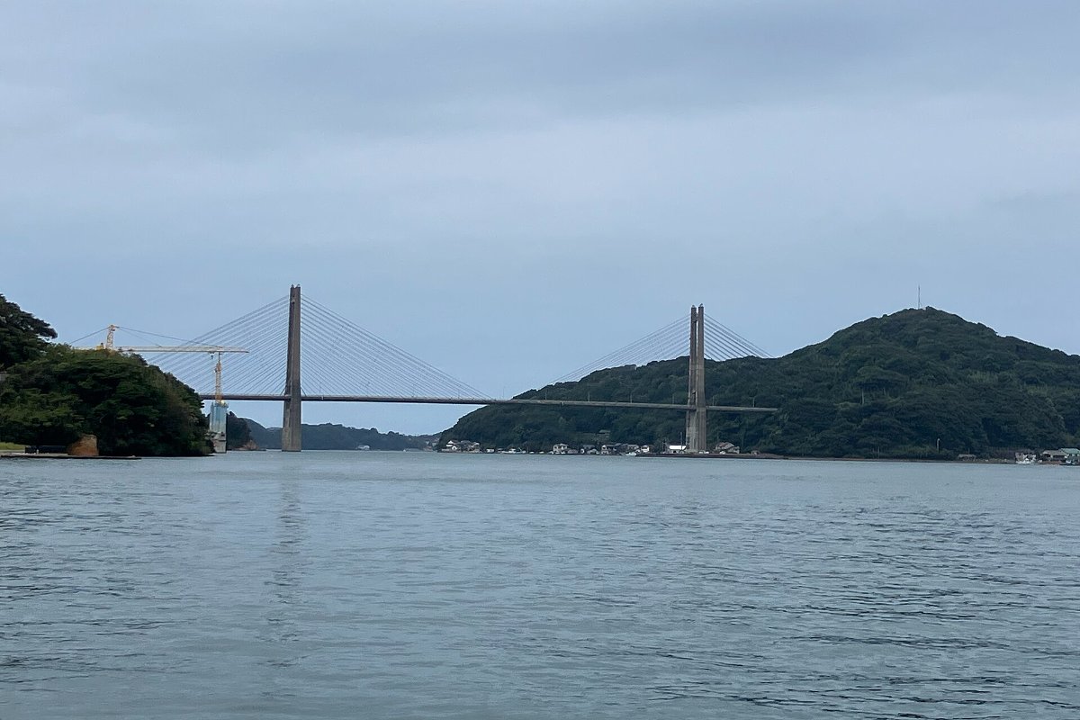 สะพานโยบุโกะที่ข้ามไปเกาะคาเบะ