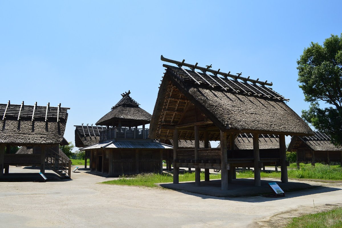 อาคารยกพื้นในเขตตลาดของโยชิโนการิ